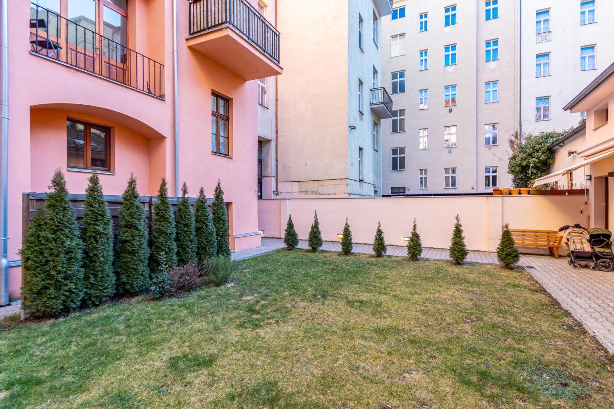 Cozy Gateway Apartment Prague