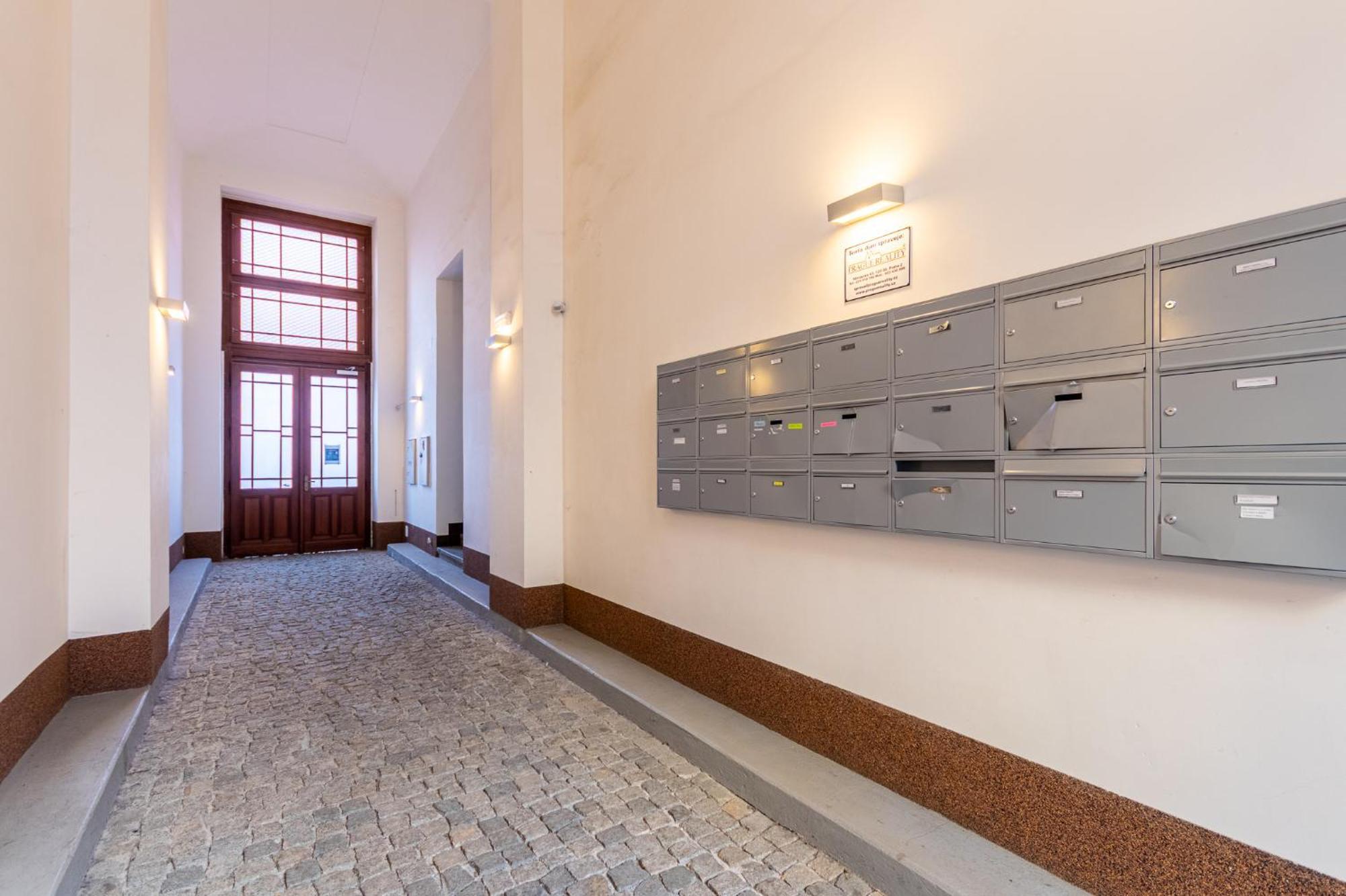 Cozy Gateway Apartment Prague